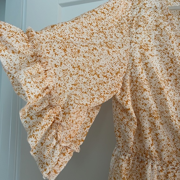 Shorts Romper with Tie front - Picture 3 of 5